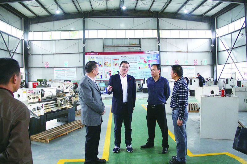 1512610515137182.jpg 汪小帆視察四川應(yīng)用技術(shù)職業(yè)學(xué)院.JPG