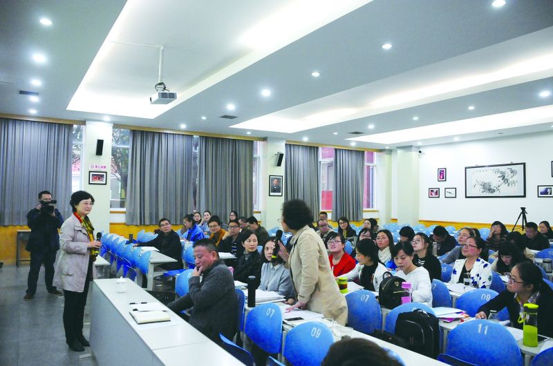 1512611655545528.jpg 德外助力教師專業(yè)成長.JPG