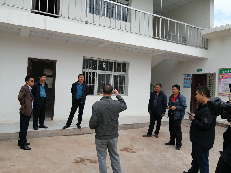 1568170241269684.jpg 四川應(yīng)用技術(shù)職業(yè)學(xué)院赴昭覺縣開展精準(zhǔn)扶貧工作.jpg