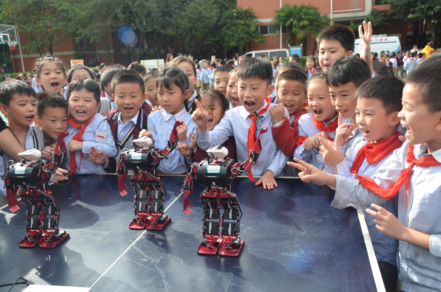 1572858193591743.jpg “移動科技館進(jìn)校園”活動在德外小學(xué)開展.JPG