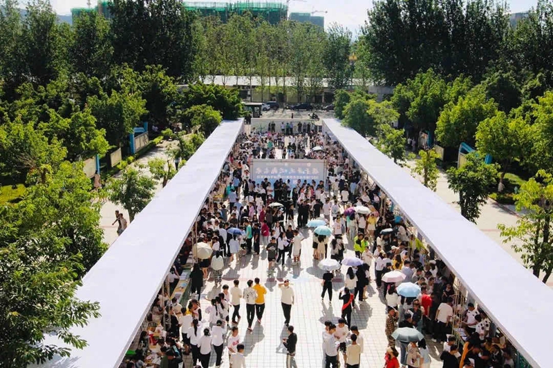 1624430294624852.jpg 四川應(yīng)用技術(shù)職業(yè)學(xué)院(西昌職校)舉行2021屆畢業(yè)生就業(yè)暨2022屆畢業(yè)生實習(xí)雙選會2.jpg