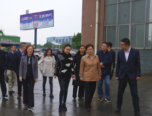 朱莉一行走訪調(diào)研德陽(yáng)興民機(jī)械廠.jpg