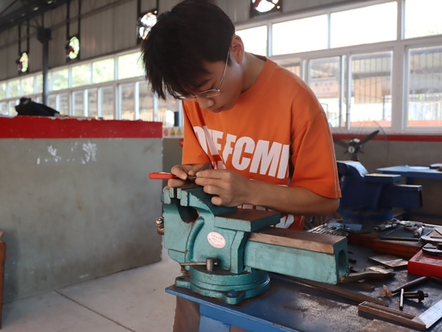 1667203516485896.png 鉗工技能選手實戰(zhàn)訓(xùn)練_副本.png