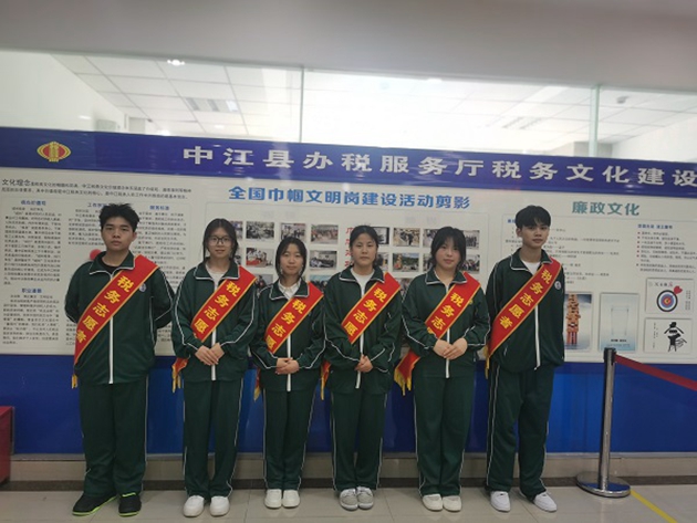 中江職中財經(jīng)商貿(mào)系學(xué)生參與稅務(wù)局稅收科普活動，助力稅法知識普及2.jpg